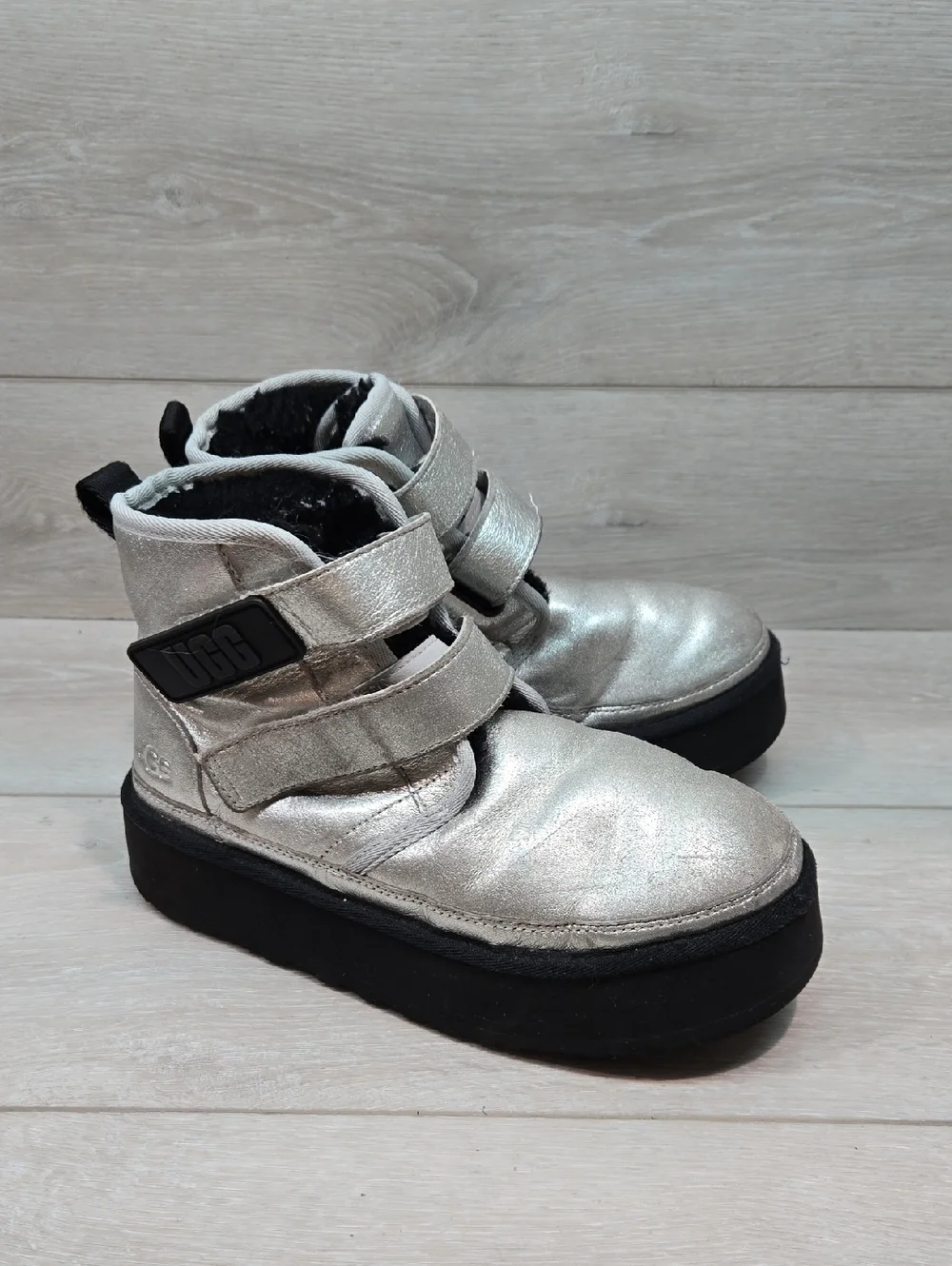 UGG Australia Big Girl Kids Metallic Silver Velcro Ankle Boots Platform Shoes 4